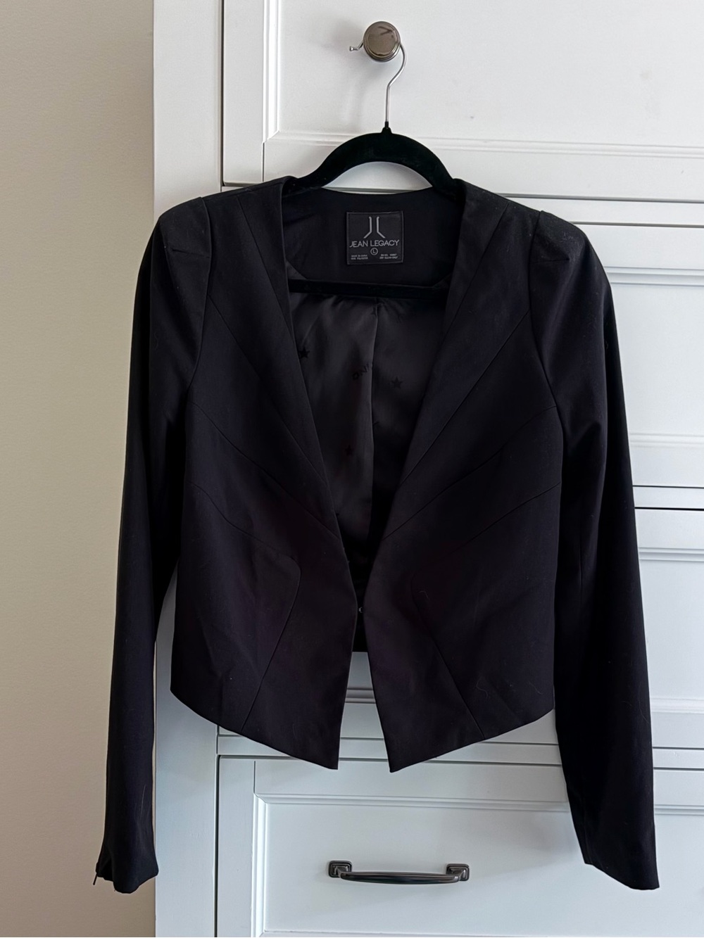 Women’s Classic Black Lined Cropped Open-Front Blazer -L